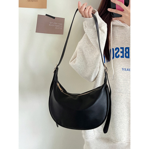 Texture niche small bag women's bag new fashion casual black one-shoulder crossbody bag versatile dumpling bag