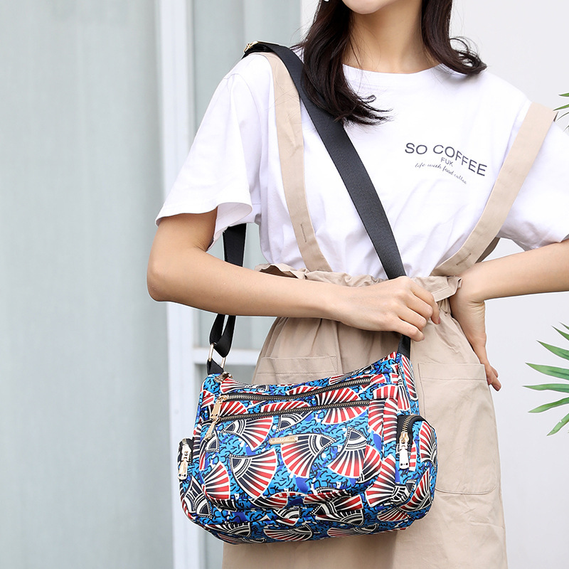 New niche women's shoulder bag, fashionable printed cross-body bag, casual waterproof nylon bag, large capacity mommy bag