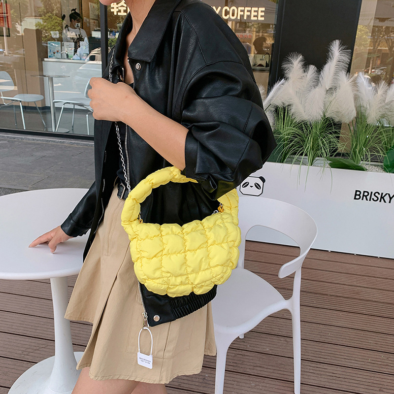 New chain cloud bag, personalized niche pleated dumpling bag, sweet and spicy style hand bag, down armpit bag for women