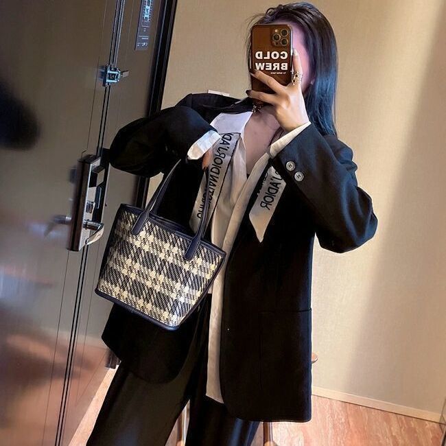 New bag original design niche handbag women's small bag new vegetable basket women's bag handheld plaid bag wholesale