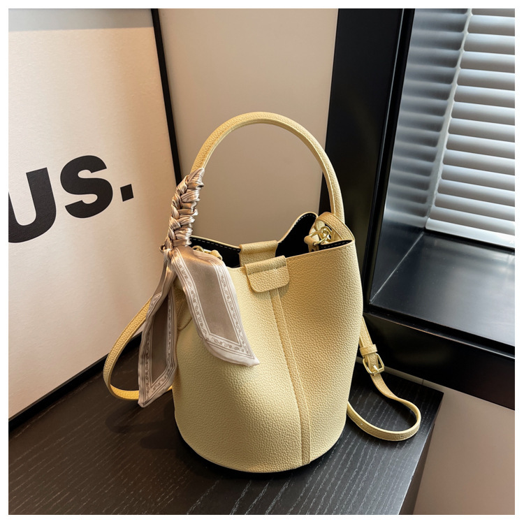 This year's popular bags for women 2024 summer new style trendy versatile crossbody bag high-quality texture fashion portable bucket bag