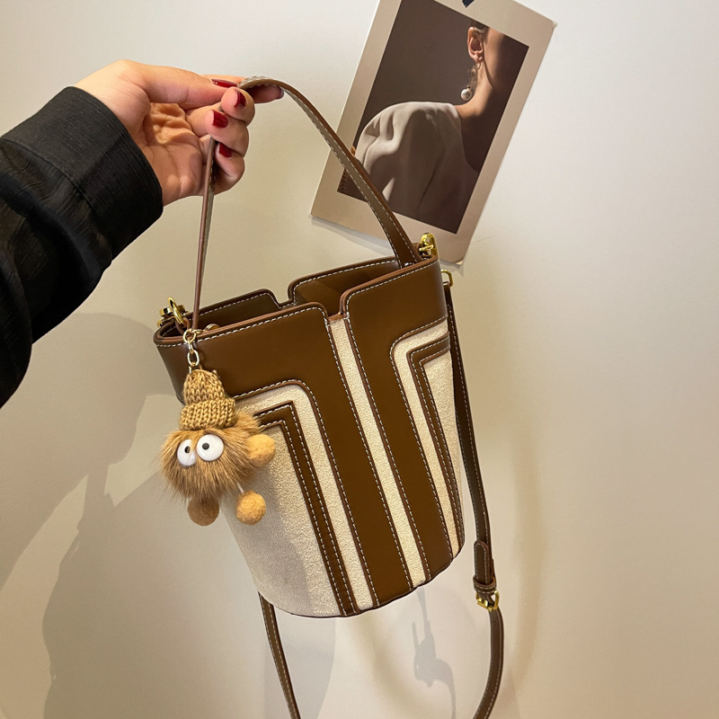 Autumn and winter new retro bucket bag niche design handbag women's versatile commuting large capacity single shoulder crossbody bag