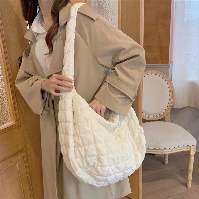 Spring and summer cloud rhombus pleated large bag casual personality quilt bag lightweight large capacity crossbody dumpling bag for women