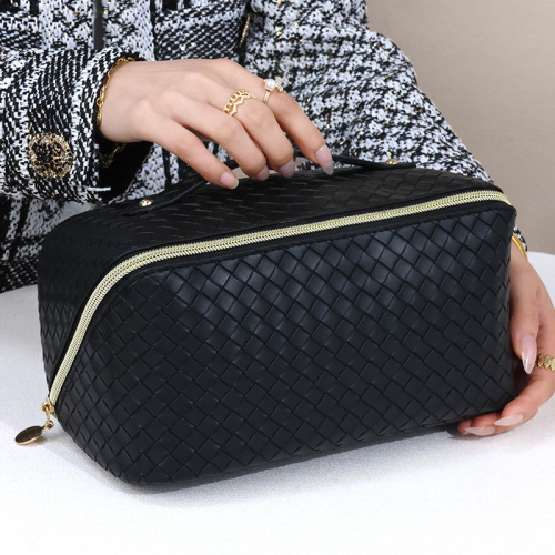 Xiaoxiangfeng woven cosmetic bag, large capacity and high appearance, portable ins style travel cosmetics toiletry storage bag