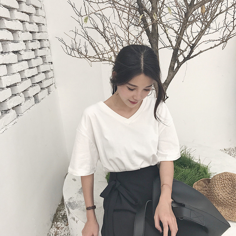 White V-neck short-sleeved T-shirt women's trendy 2024 summer new sexy collarbone slimming student solid color loose top