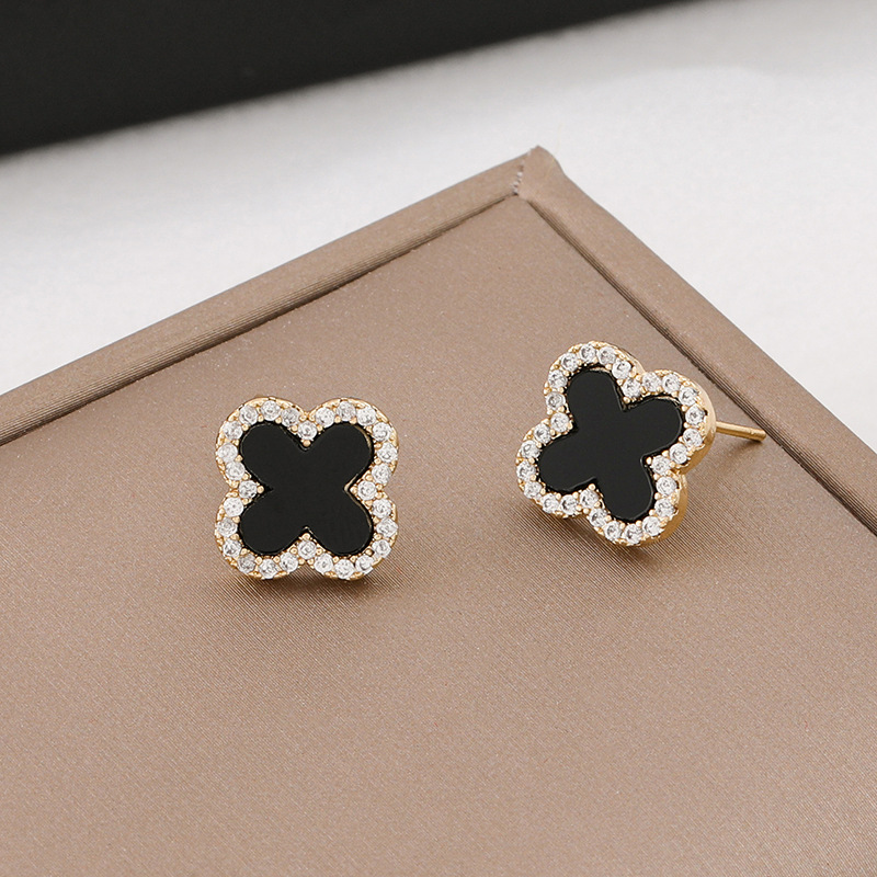 Korean temperament internet celebrity earrings 2021 new trendy titanium steel anti-allergic four-leaf clover ear buckles ear studs earrings women's earrings