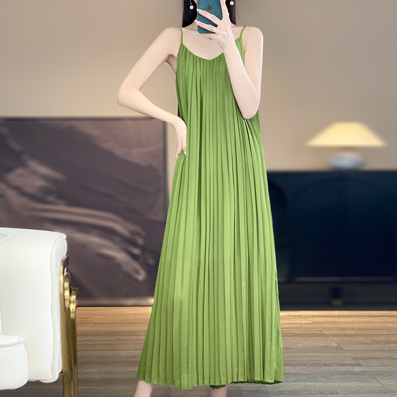 Acetate satin vertical grain wrinkled suspender dress women's loose, light and mature high-end French drape pleated holiday long skirt