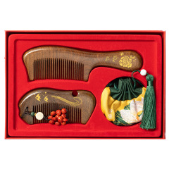 Qixi Valentine's Day gift for girlfriend, wife, mother's birthday, practical wedding souvenir, sandalwood comb gift box