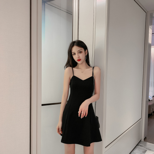 Summer new Korean style sexy sleeveless V-neck off-shoulder suspender dress A-line beach skirt slimming Hepburn little black dress