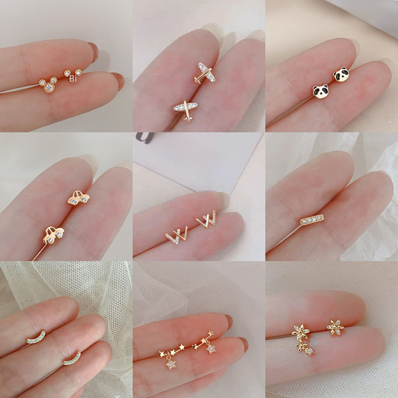 Korean version s925 silver mini small W letter exquisite zircon small crown earrings 24k gold plated student earrings for women