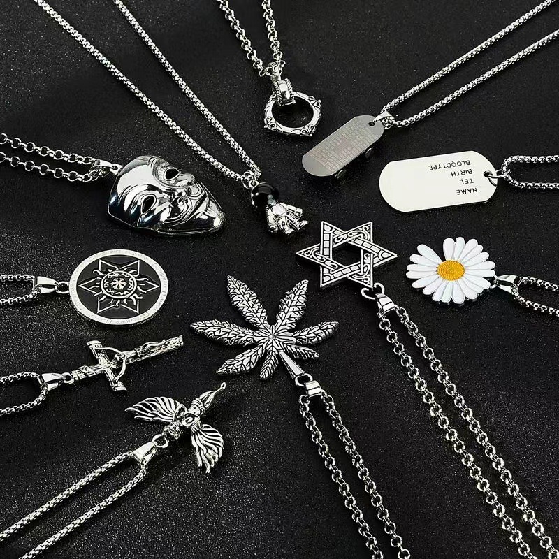 Titanium steel chain hip hop necklace men and women long trendy cool necklace fashion accessories fashion pendant simple ins sweater chain