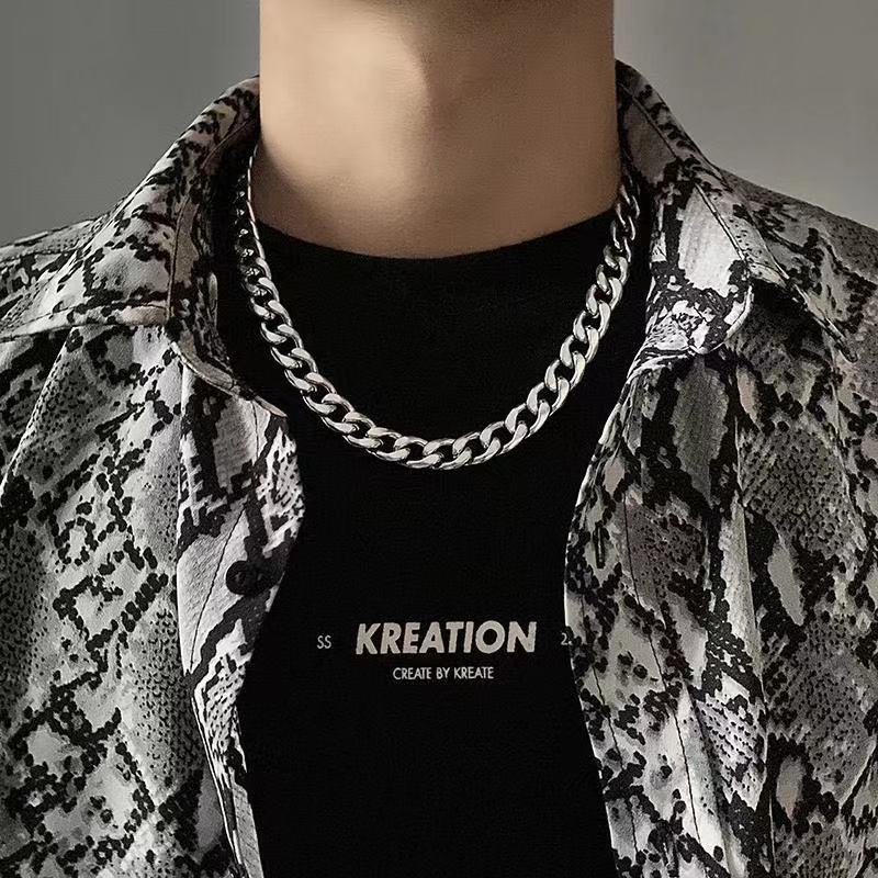 Titanium steel necklace, European and American chain, trendy brand, hip-hop, Cuban chain, men's student sweater chain, couple's clavicle chain wholesale
