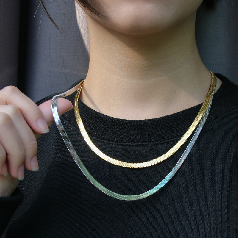 Jewelry high-end niche titanium steel necklace fashionable men's and women's clavicle chain gold pigment chain stainless steel blade chain