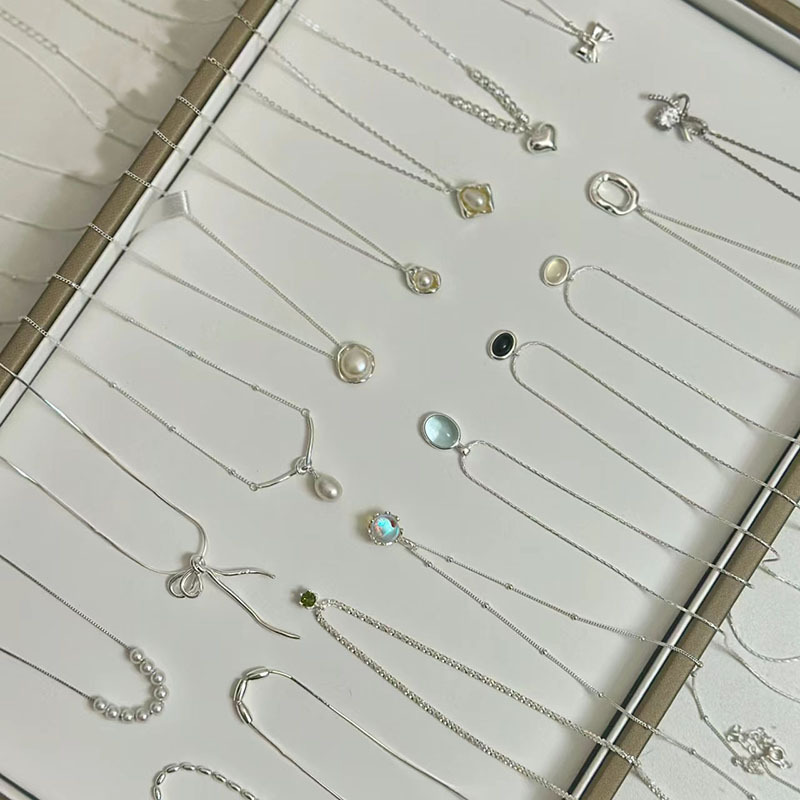 Silver Love Necklace 2024 New Hot Style High-end Temperament Peach Heart Shape Clavicle Chain Light Luxury Niche Necklace for Women