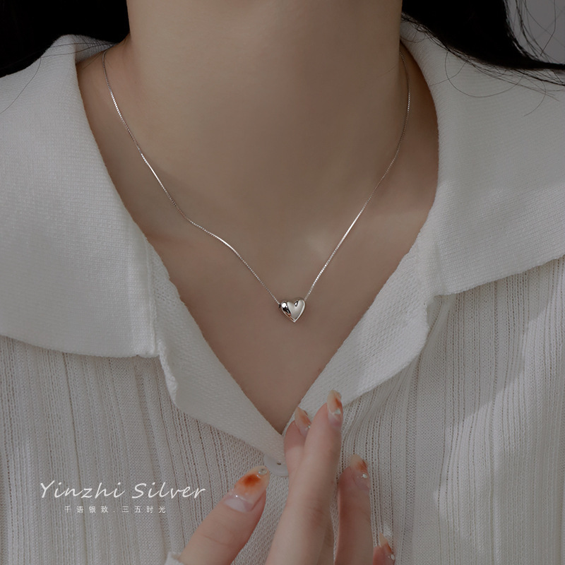 Love necklace for women, niche design, advanced new peach heart-shaped pendant, light luxury clavicle chain, simple temperament