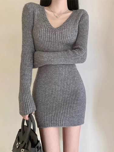 Small knitted long-sleeved dress for women in early autumn 2024 new French style pure lust hot girl hip skirt