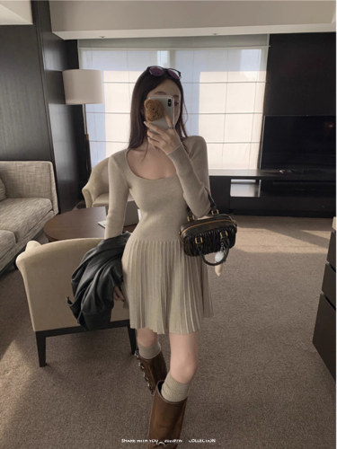 Square neck long-sleeved knitted dress for women autumn 2024 new French slim fit A-line pleated bottoming skirt