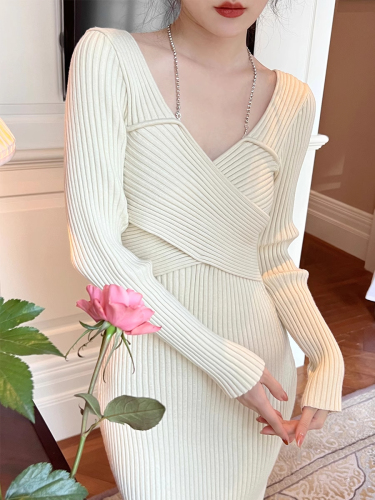 Pure Desire Sister Halter Neck Knitted Dress Women's 2024 Autumn and Winter New Slim Fit Hip Cover Skirt