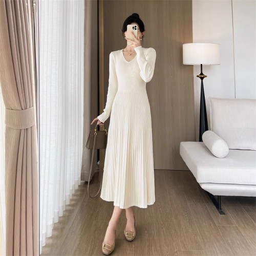 Women's knitted dress with coat, autumn and winter temperament, socialite high-end sense, waist-cinching, A-line sweater skirt, long skirt