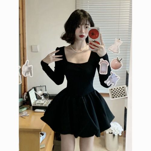 Hepburn style high-end square neck long-sleeved dress for women autumn French waist slimming little black dress short skirt