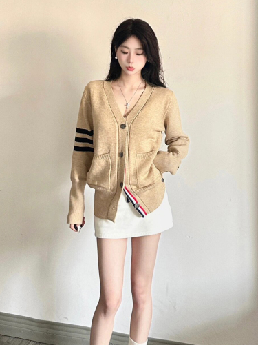 College style retro contrasting color three-stripe V-neck sweater cardigan for women in spring and autumn loose and versatile lazy sweater jacket