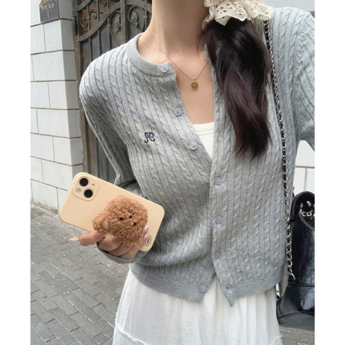 Short gray knitted cardigan for petite women, right shoulder twist embroidery college style sweater with Korean style top