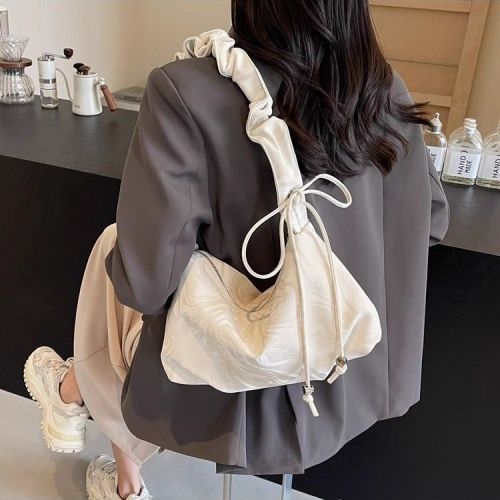 Pleated bag women's large capacity 2024 summer new style versatile shoulder bag niche commuter crossbody tote bag