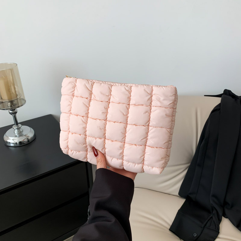 Internet celebrity fashion pleated cosmetic bag 2024 new style versatile and stylish small bag for women Korean style casual bag clutch bag for women