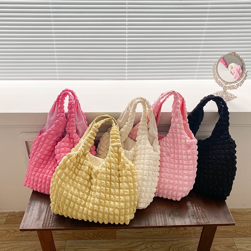 Fashionable and versatile cloud pleated bag for women 2024 Korean version Internet celebrity armpit bag large capacity design niche handbag