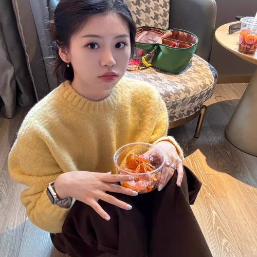 Yellow soft waxy round neck sweater for women in autumn and winter new style loose lazy style pullover long-sleeved wool sweater inner top