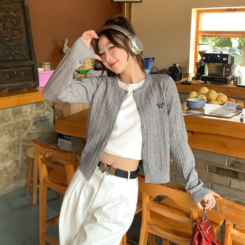 Gray knitted cardigan for women 2024 new early autumn college style top with high-end soft waxy sweater jacket