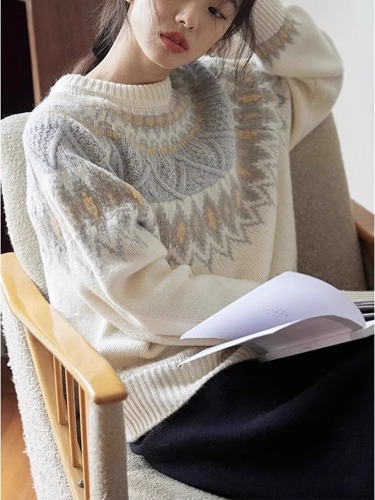 Apricot Fair Isle Christmas sweater for women in winter forest style French retro loose lazy rhombus pullover knitted top