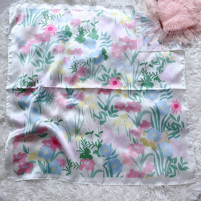 *Bright flower field*Spring matching small silk scarf, floral square scarf, travel photography headscarf, small scarf, sun protection headscarf summer