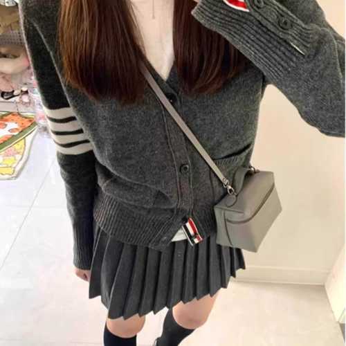 Early autumn v-neck sweater jacket for women spring and autumn 2024 new Korean retro college style knitted cardigan top