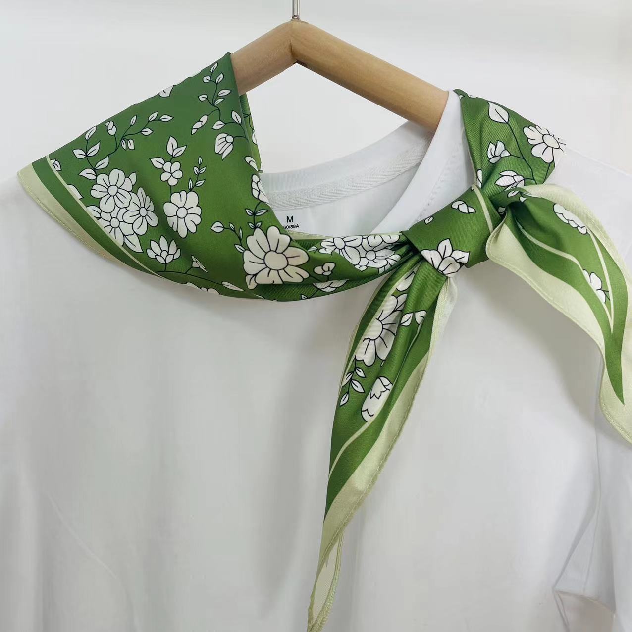 Spring new style French literary imitation silk rhombus scarf imitation fragrant cloud yarn silk scarf for women French elegant small streamer headband