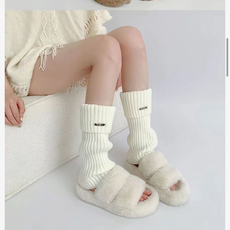 Metal label Japanese milk white cashmere socks for women in autumn and winter American retro coffee brown flip-up socks