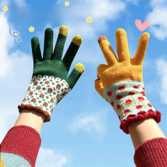 New style gloves, warm and cute in winter, women's knitted velvet cycling windproof knitted touch screen gloves