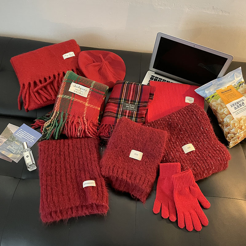 New Year's gift~Christmas red knitted wool scarf female student couple atmosphere shawl scarf new style