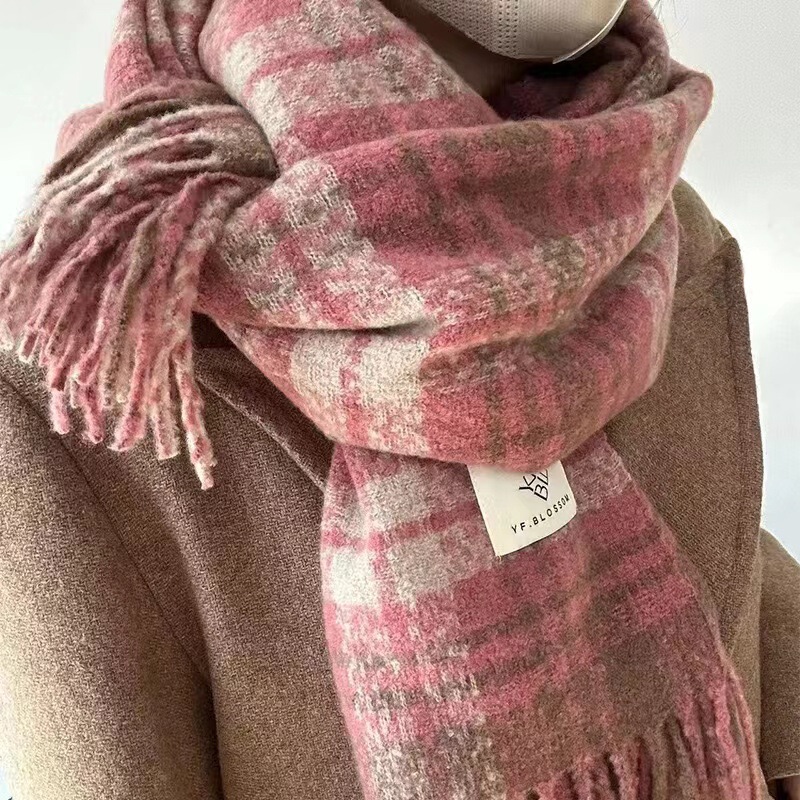 New lattice thickening women's Korean atmosphere warm dry rose pink autumn and winter whitening soft tassel shawl and scarf