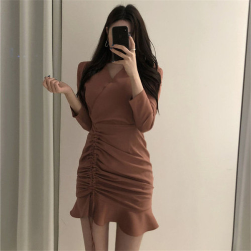 Drawstring pleated ruffled V-neck dress for women 2024 new hot girl pure lust style sexy slimming arm-wrapped skirt