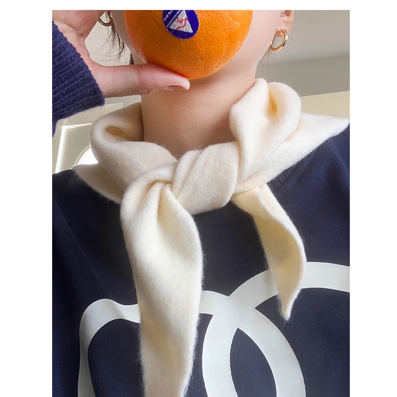 British original niche brand triangle scarf with cashmere small scarf for women in autumn and winter, comfortable and skin-friendly neck protection small scarf
