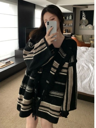 Xiaoxiangfeng contrast striped sweater cardigan for women in autumn and winter lazy style loose mid-length sweater top jacket