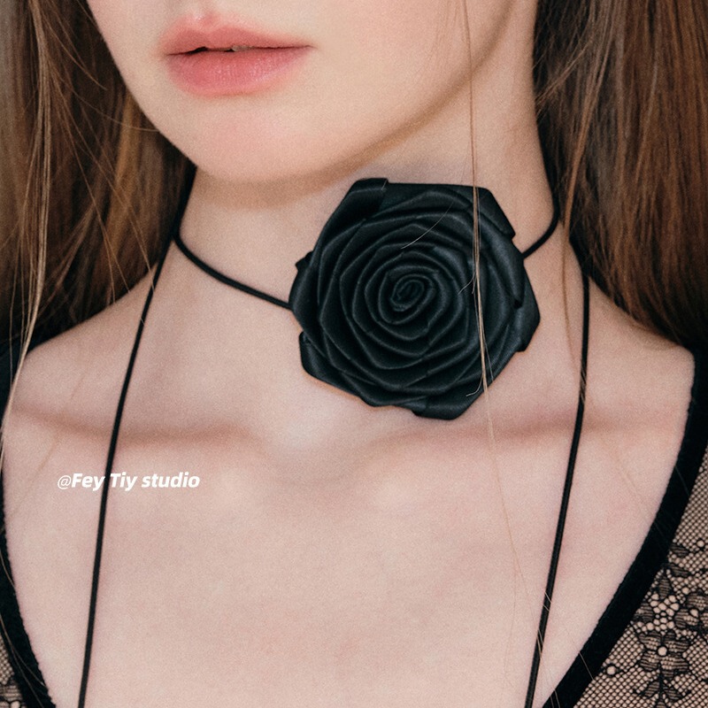 Handmade rose choker neck flower rose flower choker for women. Niche design clavicle neck strap neck jewelry decoration