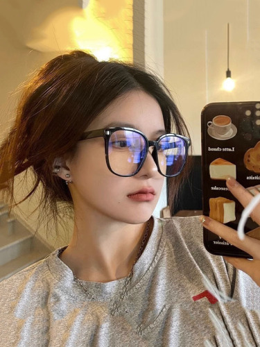 Black-framed plain glasses for women with big faces, thin and oversized frames, myopia can be equipped with prescription anti-blue light eye frames for women