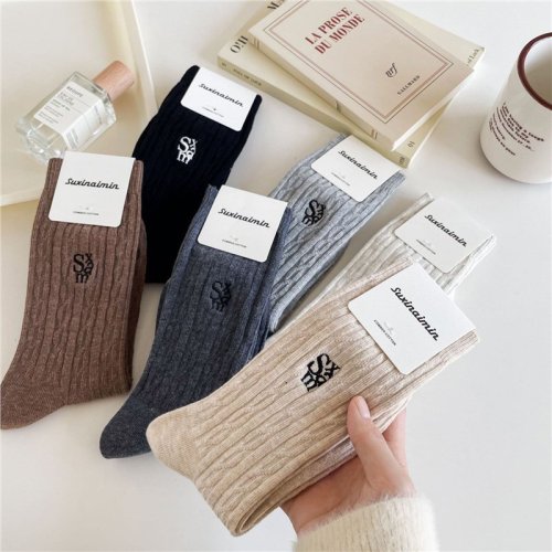 Twist socks women's Maillard mid-calf socks autumn ins trendy Japanese retro letter embroidery sports long pile socks