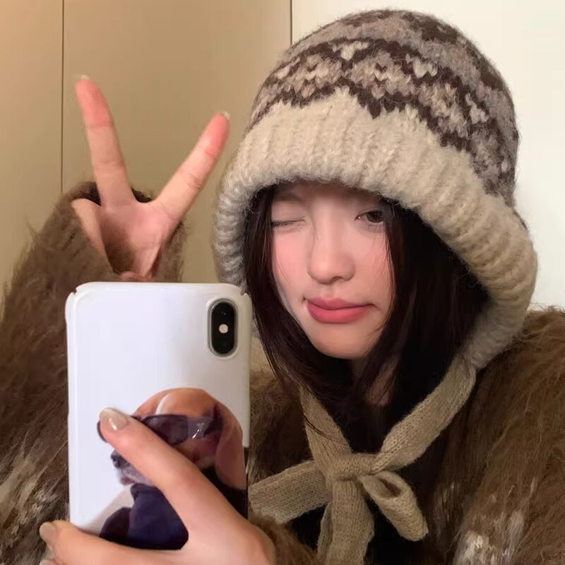 Balaclava hat for women in autumn and winter, Korean version, versatile, warm, ear-protecting, large head circumference, face-showing, small Baotou hat, winter