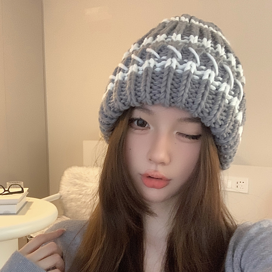New striped knitted hat for women in autumn and winter, Korean version, simple woolen hat, large head circumference, warm and windproof, small hat showing face