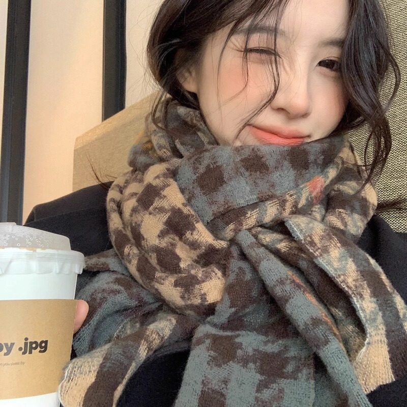 Winter contrasting plaid scarf for couples, plaid shawl, versatile temperament, warm houndstooth autumn and winter scarf for men and women
