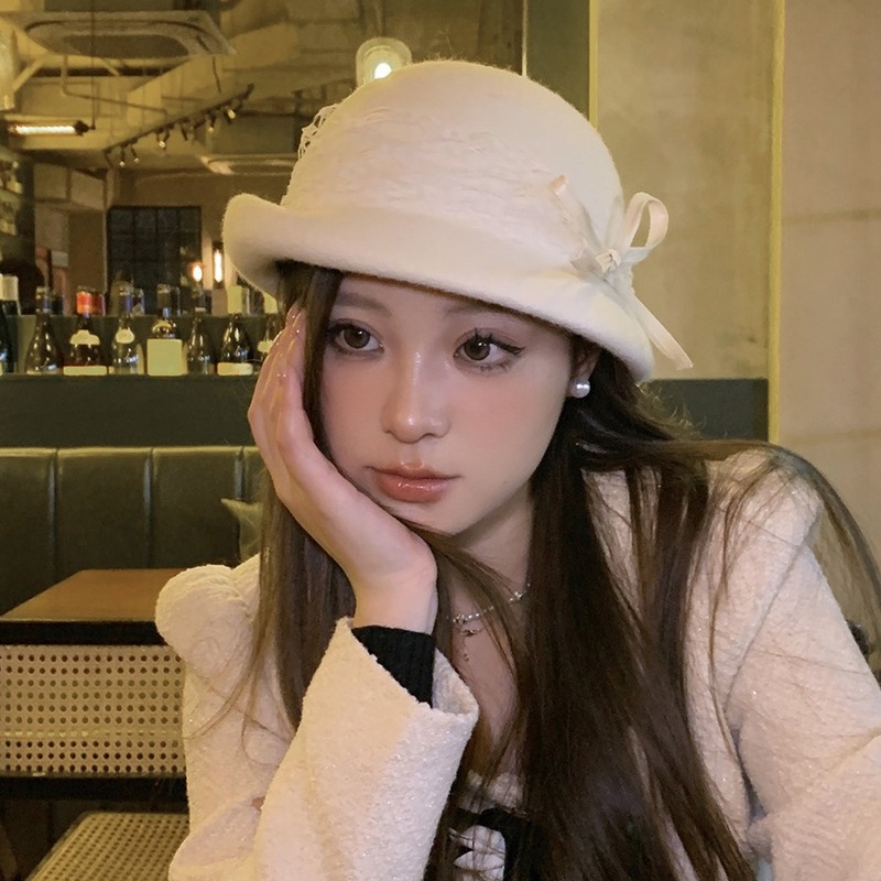 Winter lace butterfly strap top hat with curled edge design, luxurious and rich style, small fragrance style design, warm wool basin hat