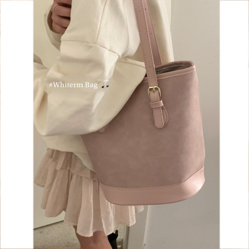 Cross-border Korean version fashionable pink shoulder commuter bag 2024 new niche texture women's bag large capacity bucket bag